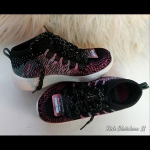 Sketcher runners for young girls